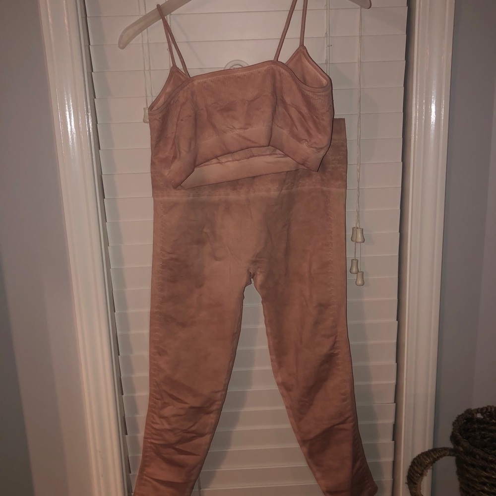 Fabletics workout set! - Picture 6 of 6